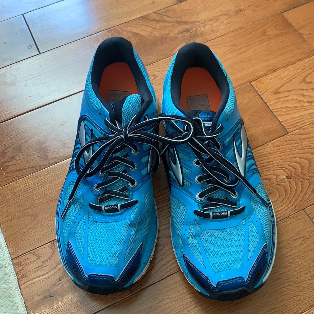 Brooks glycerin 11 running shoes. Good condition. Minor signs of wear only.